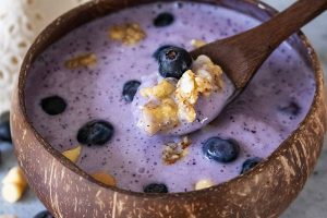 Keto White Chocolate Blueberry Smoothie Bowl